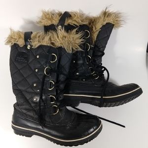 Sorel Quilted Black Boots with Tan Fur Trim